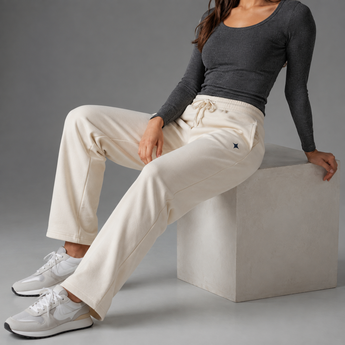 Signature Straight Sweatpants in Apricot