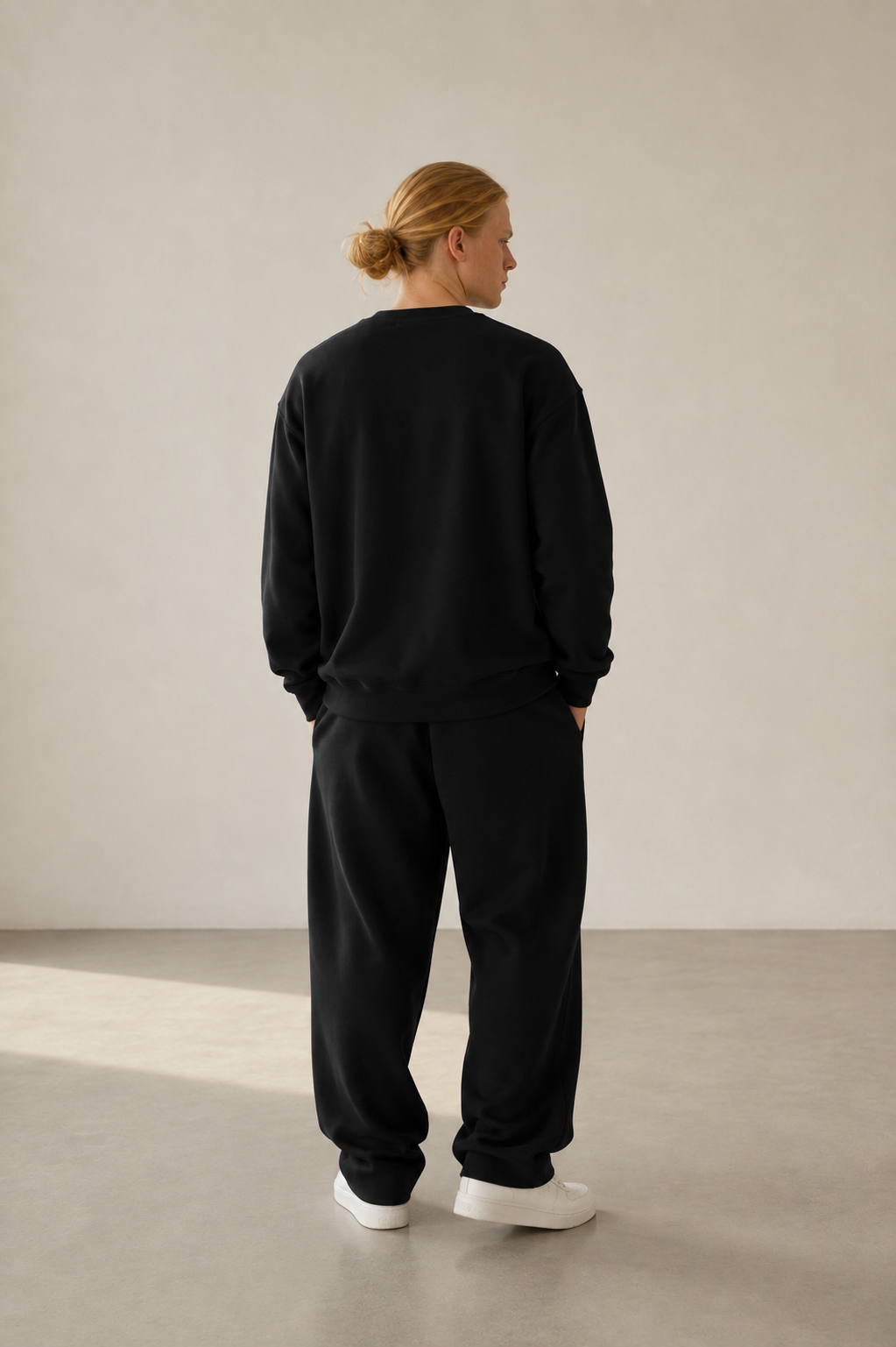 TELLS Signature Mark Black Sweatshirt
