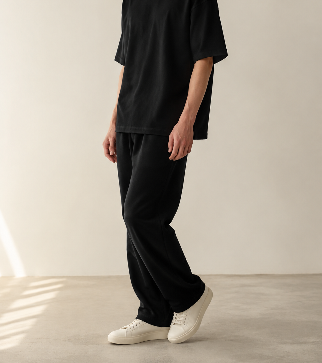 Men’s TELLS Heavyweight Black Oversized T-Shirt — cropped below face